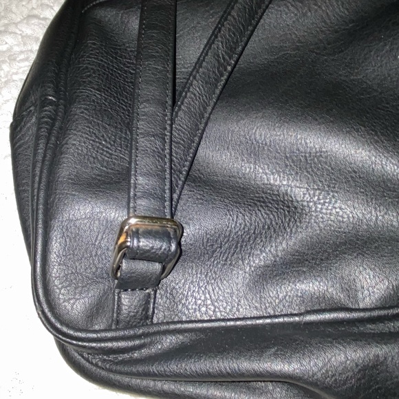 Backpack with Adjustable Straps - Picture 4 of 7